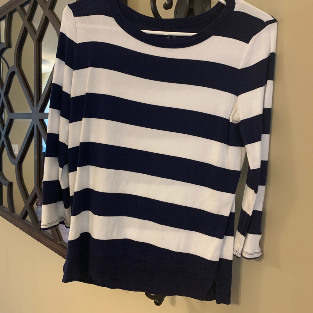 Super Cute Gap shirt - all seasons